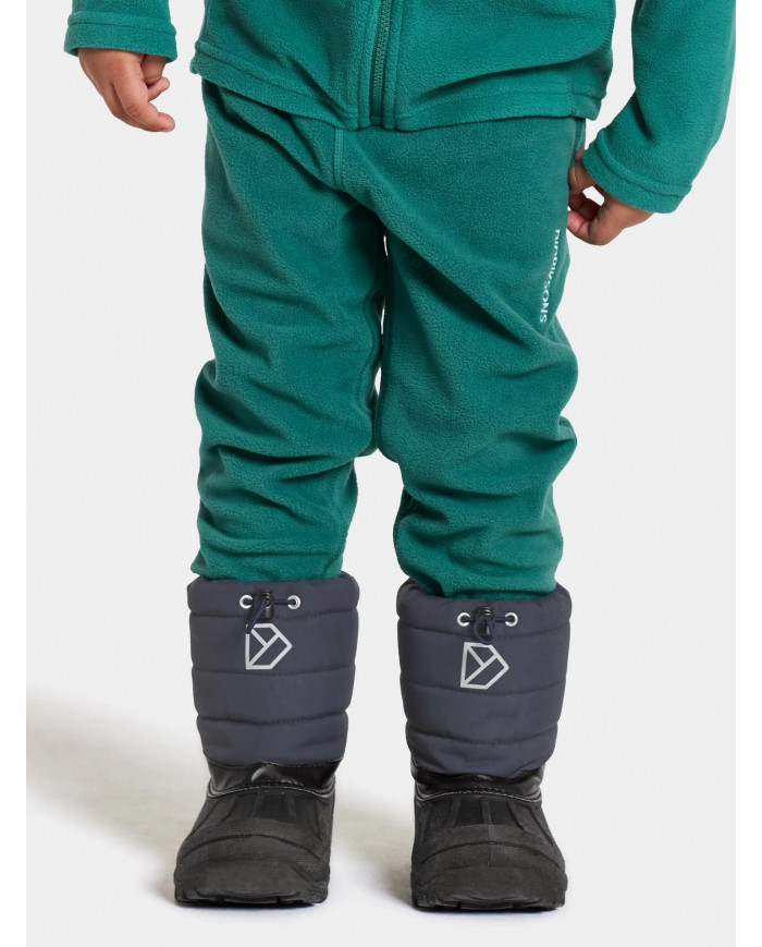 Bernumode | Didriksons: Monte Kids' Pants 9 - Bērnu flīsa bikses 10,36 € Kopšanas instrukcija:
•Mašīnas mazgāšana 40° maigs cikls; •žāvējiet veļas žāvētājā zemā siltumā; •Netīrīt ķīmiski; •Nebalināt; •Gludināt zemā siltumā.
Funkcijas:
• 4 virzienu stiepšana: audums elastīgs visos virzienos, lai nodrošinātu maksimālu komfortu un elastību;
•ECO Shell audums no daļēji pārstrādātām šķiedrām;
•Elastīga jostasvietā: elastīga un cieši pieguļoša, lai novērstu aukstuma iesūkšanos;
•Aukla jostasvietā: noregulējiet un nostipriniet piegulumu, lai apģērbs noturētos vietā.
Apraksts:
Monte flīsa bikses ir izgatavotas no mīksta un plāna flīsa ar matētu oderi. Viņiem ir regulārs piegulums ar taisnām kājām un regulējamu vidukli. Izgatavots no 25% pārstrādāta poliestera.