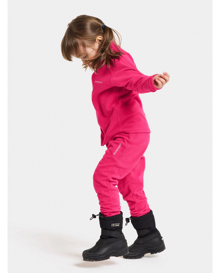 Bernumode | Didriksons: Monte Kids' Pants 9 - Kids' Fleece pants €10.36 Care instructions:
•Machine wash 40° gentle cycle; •Tumble dry low heat; •Do not dry clean; •Do not bleach; •Iron low heat.
Functions:
•4way stretch: The fabric flexes in all directions for maximum comfort and flexibility;
•ECO Shell fabric made of partly recycled fibres;
•Elastic in waist: Flexible and snug fit to prevent the cold from seeping in;
•String at waist: Adjust and secure the fit to keep the garment in place.
Descriptions:
Monte fleece pants are made of a soft and thin fleece with a brushed lining. They have a regular fit with straight legs and an adjustable waist. Made of 25% recycled polyester. Bernumode | Didriksons: Monte Kids' Pants 9 - Kids' Fleece pants €10.36 Care instructions:
•Machine wash 40° gentle cycle; •Tumble dry low heat; •Do not dry clean; •Do not bleach; •Iron low heat.
Functions:
•4way stretch: The fabric flexes in all directions for maximum comfort and flexibility;
•ECO Shell fabric made of partly recycled fibres;
•Elastic in waist: Flexible and snug fit to prevent the cold from seeping in;
•String at waist: Adjust and secure the fit to keep the garment in place.
Descriptions:
Monte fleece pants are made of a soft and thin fleece with a brushed lining. They have a regular fit with straight legs and an adjustable waist. Made of 25% recycled polyester.