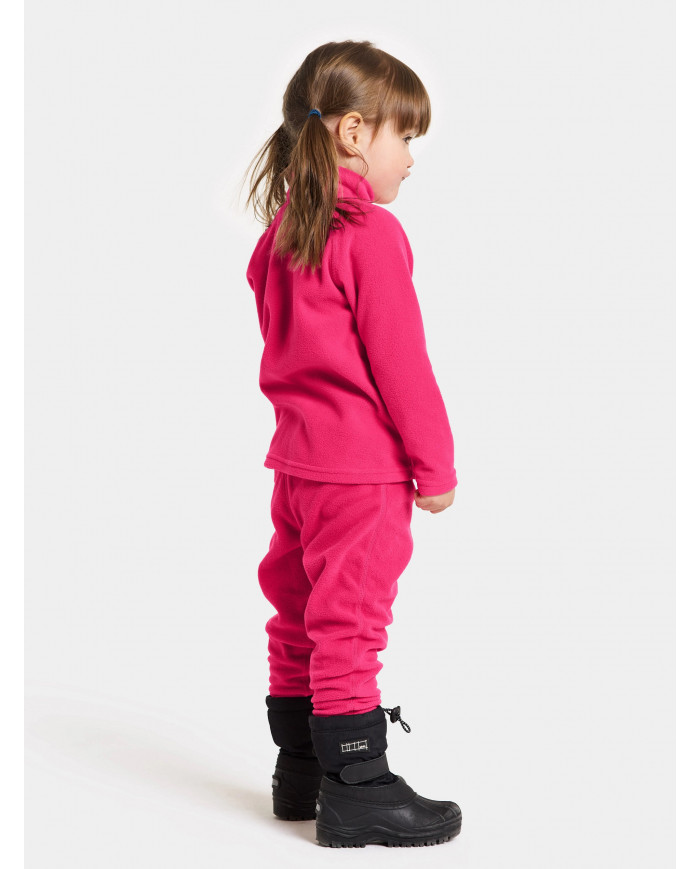 Bernumode | Didriksons: Monte Kids' Pants 9 - Kids' Fleece pants €10.36 Care instructions:
•Machine wash 40° gentle cycle; •Tumble dry low heat; •Do not dry clean; •Do not bleach; •Iron low heat.
Functions:
•4way stretch: The fabric flexes in all directions for maximum comfort and flexibility;
•ECO Shell fabric made of partly recycled fibres;
•Elastic in waist: Flexible and snug fit to prevent the cold from seeping in;
•String at waist: Adjust and secure the fit to keep the garment in place.
Descriptions:
Monte fleece pants are made of a soft and thin fleece with a brushed lining. They have a regular fit with straight legs and an adjustable waist. Made of 25% recycled polyester. Bernumode | Didriksons: Monte Kids' Pants 9 - Kids' Fleece pants €10.36 Care instructions:
•Machine wash 40° gentle cycle; •Tumble dry low heat; •Do not dry clean; •Do not bleach; •Iron low heat.
Functions:
•4way stretch: The fabric flexes in all directions for maximum comfort and flexibility;
•ECO Shell fabric made of partly recycled fibres;
•Elastic in waist: Flexible and snug fit to prevent the cold from seeping in;
•String at waist: Adjust and secure the fit to keep the garment in place.
Descriptions:
Monte fleece pants are made of a soft and thin fleece with a brushed lining. They have a regular fit with straight legs and an adjustable waist. Made of 25% recycled polyester.