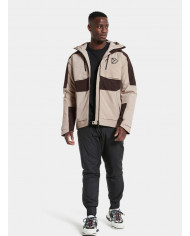 Bernumode | Didriksons: POVEL USX JKT (100 g) €114.50 DRY LEVEL 10
DRY-10, all seams taped.
HEAT LEVEL 15
• >200 g/m² main padding.• ¾ Length body cover.• Taffeta lining.• Waterproof (all seams taped).• Windproof.
BREATHABLE LEVEL 5
5000 g/m²/24 h, ASTM E-96 BW STANDARD.
FUNCTION LEVEL 18
• 2way adjustable hood• 2way frontzip• Adjustable hem• Adjustable sleeve ends• Chestpockets with button closing• Chin guard• ECO Lining fabric solution dyed• Fixed hood• Front placket with button closing• Frontpockets with button closing• Hanger on back• Inner pocket in mesh• Inside elastic cuffs with thumbhole• Napoleon pocket• One hand adjustable hood• Reflective panel at hood• Side pockets• Side pockets with zipper• Zipper with cover at front
Drew is a classic, padded winter parka, which is windproof and waterproof with taped seams. It is made of a breathable fabric and the high collar protects against wind and rain. Wear it during cold winter days in the city or by the coast.
It has six pockets, two with zippers. Drew has a fixed hood, which is adjustable front and back, and a practical inside pocket. It has a flexible two-way front zip with protective storm flap. The hem has adjustable drawstrings for optimum fit. Ribbed cuffs with thumbholes provide added insulation. The insulation is made of recycled fabrics and the lining has been dyed using Solution Dye, a dye technique that saves up to 80% water compared to conventionally dyed polyester/polyamide fabric. For the black, dark night blue and deep green colourways, the shell fabric is solution dyed, too. PFC-free water-repellent finish.
Designed in Sweden, produced in Vietnam.
 Bernumode | Didriksons: POVEL USX JKT (100 g) €114.50 DRY LEVEL 10
DRY-10, all seams taped.
HEAT LEVEL 15
• >200 g/m² main padding.• ¾ Length body cover.• Taffeta lining.• Waterproof (all seams taped).• Windproof.
BREATHABLE LEVEL 5
5000 g/m²/24 h, ASTM E-96 BW STANDARD.
FUNCTION LEVEL 18
• 2way adjustable hood• 2way frontzip• Adjustable hem• Adjustable sleeve ends• Chestpockets with button closing• Chin guard• ECO Lining fabric solution dyed• Fixed hood• Front placket with button closing• Frontpockets with button closing• Hanger on back• Inner pocket in mesh• Inside elastic cuffs with thumbhole• Napoleon pocket• One hand adjustable hood• Reflective panel at hood• Side pockets• Side pockets with zipper• Zipper with cover at front
Drew is a classic, padded winter parka, which is windproof and waterproof with taped seams. It is made of a breathable fabric and the high collar protects against wind and rain. Wear it during cold winter days in the city or by the coast.
It has six pockets, two with zippers. Drew has a fixed hood, which is adjustable front and back, and a practical inside pocket. It has a flexible two-way front zip with protective storm flap. The hem has adjustable drawstrings for optimum fit. Ribbed cuffs with thumbholes provide added insulation. The insulation is made of recycled fabrics and the lining has been dyed using Solution Dye, a dye technique that saves up to 80% water compared to conventionally dyed polyester/polyamide fabric. For the black, dark night blue and deep green colourways, the shell fabric is solution dyed, too. PFC-free water-repellent finish.
Designed in Sweden, produced in Vietnam.