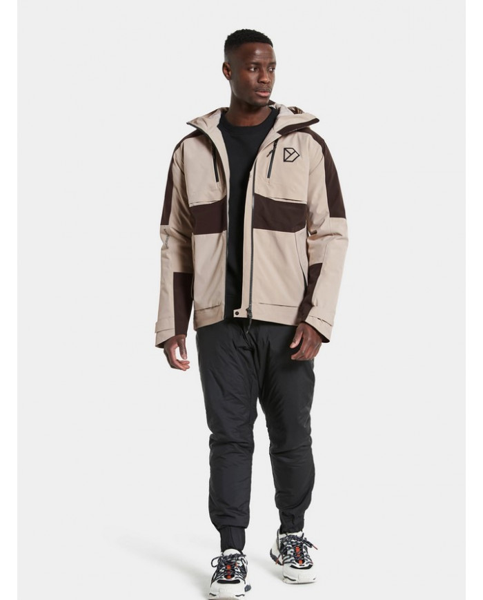 Bernumode | Didriksons: POVEL USX JKT (100 g) €114.50 DRY LEVEL 10
DRY-10, all seams taped.
HEAT LEVEL 15
• >200 g/m² main padding.• ¾ Length body cover.• Taffeta lining.• Waterproof (all seams taped).• Windproof.
BREATHABLE LEVEL 5
5000 g/m²/24 h, ASTM E-96 BW STANDARD.
FUNCTION LEVEL 18
• 2way adjustable hood• 2way frontzip• Adjustable hem• Adjustable sleeve ends• Chestpockets with button closing• Chin guard• ECO Lining fabric solution dyed• Fixed hood• Front placket with button closing• Frontpockets with button closing• Hanger on back• Inner pocket in mesh• Inside elastic cuffs with thumbhole• Napoleon pocket• One hand adjustable hood• Reflective panel at hood• Side pockets• Side pockets with zipper• Zipper with cover at front
Drew is a classic, padded winter parka, which is windproof and waterproof with taped seams. It is made of a breathable fabric and the high collar protects against wind and rain. Wear it during cold winter days in the city or by the coast.
It has six pockets, two with zippers. Drew has a fixed hood, which is adjustable front and back, and a practical inside pocket. It has a flexible two-way front zip with protective storm flap. The hem has adjustable drawstrings for optimum fit. Ribbed cuffs with thumbholes provide added insulation. The insulation is made of recycled fabrics and the lining has been dyed using Solution Dye, a dye technique that saves up to 80% water compared to conventionally dyed polyester/polyamide fabric. For the black, dark night blue and deep green colourways, the shell fabric is solution dyed, too. PFC-free water-repellent finish.
Designed in Sweden, produced in Vietnam.
 Bernumode | Didriksons: POVEL USX JKT (100 g) €114.50 DRY LEVEL 10
DRY-10, all seams taped.
HEAT LEVEL 15
• >200 g/m² main padding.• ¾ Length body cover.• Taffeta lining.• Waterproof (all seams taped).• Windproof.
BREATHABLE LEVEL 5
5000 g/m²/24 h, ASTM E-96 BW STANDARD.
FUNCTION LEVEL 18
• 2way adjustable hood• 2way frontzip• Adjustable hem• Adjustable sleeve ends• Chestpockets with button closing• Chin guard• ECO Lining fabric solution dyed• Fixed hood• Front placket with button closing• Frontpockets with button closing• Hanger on back• Inner pocket in mesh• Inside elastic cuffs with thumbhole• Napoleon pocket• One hand adjustable hood• Reflective panel at hood• Side pockets• Side pockets with zipper• Zipper with cover at front
Drew is a classic, padded winter parka, which is windproof and waterproof with taped seams. It is made of a breathable fabric and the high collar protects against wind and rain. Wear it during cold winter days in the city or by the coast.
It has six pockets, two with zippers. Drew has a fixed hood, which is adjustable front and back, and a practical inside pocket. It has a flexible two-way front zip with protective storm flap. The hem has adjustable drawstrings for optimum fit. Ribbed cuffs with thumbholes provide added insulation. The insulation is made of recycled fabrics and the lining has been dyed using Solution Dye, a dye technique that saves up to 80% water compared to conventionally dyed polyester/polyamide fabric. For the black, dark night blue and deep green colourways, the shell fabric is solution dyed, too. PFC-free water-repellent finish.
Designed in Sweden, produced in Vietnam.