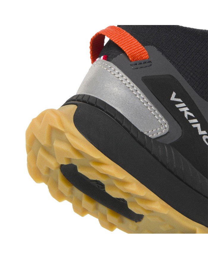 Bernumode | Viking: Expower Mid GTX 2V-Premium — демисезонные ботинки премиум-класса для детей, водоотталкивающие 71,49 € Премиальная водонепроницаемая детская обувь средней высоты.
Помогите вашему ребёнку сделать уверенный шаг с моделью Expower Mid GTX 2V — лучшей обувью Viking для детсадовского возраста, оснащённой премиальными функциями и переработанными материалами. Водонепроницаемая мембрана GORE-TEX без PFAS обеспечивает комфорт и сухость ног в сырую погоду, а поддерживающий, усиленный верх средней высоты из прочного и износостойкого технического текстиля дополнен крупными светоотражающими элементами для видимости при низком освещении. Снизу ремешок помогает удерживать комбинезоны на месте, а резиновая подошва с концепцией Ultimate Grip от Viking гарантирует непревзойденное сцепление на любых поверхностях.
Размерная таблица

 


размер
Стелька, см


22
14,7


23
15,4


24
16


25
16,7


26
17,4


27
18


28
18,7


29
19,4


30
20


31
20,7


32
21,4


33
22


34
22,7


35
23,4




