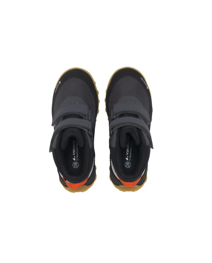 Bernumode | VIKING: Expower Mid GTX 2V-Premium  klāses starpsezonas bērnu apavi 71,49 € Premium klases ūdensnecaurlaidīgi bērnu apavi ar vidēju augstumu.
Palīdziet savam bērnam sper vislabāko soli ar Expower Mid GTX 2V — Viking labāko apavu modeli bērnudārza vecumam, kas aprīkots ar augstākās kvalitātes funkcijām un pārstrādātiem materiāliem. Ūdensnecaurlaidīgā PFAS nesaturošā GORE-TEX membrāna uzturēs kājas sausas un ērtas mitros apstākļos, savukārt atbalstošā, pastiprinātā vidēja augstuma augšdaļa no izturīga un nodilumizturīga tehniskā tekstila ir aprīkota ar lieliem atstarojošiem elementiem labākai redzamībai vājā apgaismojumā. Apakšā esošais kājas siksniņas atvere palīdz noturēt kombinezonus vietā, bet gumijas zole ar Viking Ultimate Grip Concept nodrošina nepārspējamu saķeri jebkādos zemes apstākļos.
Izmēru tabula


 


izmērs
Iekšzole, cm


22
14,7


23
15,4


24
16


25
16,7


26
17,4


27
18


28
18,7


29
19,4


30
20


31
20,7


32
21,4


33
22


34
22,7


35
23,4


