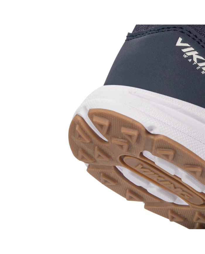 Bernumode | Viking: HOVET MID WP-Лёгкие непромокаемые детские ботинки 49,59 € С началом детского сада, наконец, вы хотите, чтобы у вашего дошкольника была обувь, отвечающая его активным потребностям, и в то же время хорошо выглядящая. Hovet Mid WP — это наш стильный городской ответ, предлагающий детям невероятно легкую, удобную и водонепроницаемую обувь с надежной поддержкой лодыжки. Родители также оценят, что в дополнение к своему фотогиничному виду, обувь можно стирать в машине. Грязевые лужи ведь попадаются по пути!
•Ширина: Узкая; •Подошва/Промежуточная подошва: Резина/EVA; •Верх: Текстиль / Синтетика;  •На липучке; •Подкладка: Непромокаемая подкдадка; •Материал стельки: EVA; •Фиксация стельки:съёмная; •Амортизирующая промежуточная подошва (EVA); •Разрешена машинная стирка 30°C;  •Lightweight; •Разрешена машинная стирка 30°C;  • Climate control insole Дополнительное усиление носка;  • Эргономичная посадка для растущих стоп


Размерная таблица



Size
Size mm


20
122 mm


21
128 mm


22
135 mm


23
142 mm


24
149 mm


25
156 mm


26
163 mm


27
170 mm


28
177 mm


29
184 mm


30
191 mm


31
199 mm


32
207 mm


33
214 mm


34
221 mm


35
228 mm






