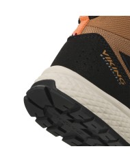 Bernumode | VIKING: Century Mid WP 1V SL-Starpsezonas  kurpes, ūdensnecaurlaidīgas 56,12 € Pagātne un tagadne saplūst ar Century Mid WP 1V SL — modernos bērnu apavos, kas apvieno foršu retro tēlu ar mūsdienīgu komfortu kājām. Vidēja griezuma augšdaļa nodrošina stabilu potītes atbalstu, un aprīkoti ar ātro auklu ātrai ieejai un izejai pie durvīm. Viking's Watershield membrāna nodrošina, ka kājas paliek sausas un ērtas mitrā laikā un uz grunts. Zemāk ir viegla EVA starpzole, kas nodrošina papildu amortizāciju, un satveramā dabiskās gumijas ārējā zole saglabā stabilu kāju, spēlējoties skolas pagalmā.
Izmēru tabula
 
izmērs
Iekšzole, cm
36
24,0
37
24,7
38
25,3
39
26,0
40
26,7
41
27,3
 Bernumode | VIKING: Century Mid WP 1V SL-Starpsezonas  kurpes, ūdensnecaurlaidīgas 56,12 € Pagātne un tagadne saplūst ar Century Mid WP 1V SL — modernos bērnu apavos, kas apvieno foršu retro tēlu ar mūsdienīgu komfortu kājām. Vidēja griezuma augšdaļa nodrošina stabilu potītes atbalstu, un aprīkoti ar ātro auklu ātrai ieejai un izejai pie durvīm. Viking's Watershield membrāna nodrošina, ka kājas paliek sausas un ērtas mitrā laikā un uz grunts. Zemāk ir viegla EVA starpzole, kas nodrošina papildu amortizāciju, un satveramā dabiskās gumijas ārējā zole saglabā stabilu kāju, spēlējoties skolas pagalmā.
Izmēru tabula
 
izmērs
Iekšzole, cm
36
24,0
37
24,7
38
25,3
39
26,0
40
26,7
41
27,3