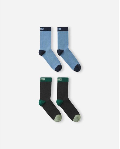 Bernumode | Lenne: Starpsezonas komplekts ROZA 80 g +  45 g 79,27 € Šis komplekts, kas izgatavots no laikapstākļiem izturīga Active auduma, ir piemērots mazākām meitenēm, kurām patīk būt aktīvām ārā un kuras nebaidās samirkt. Auduma ūdensizturīgā virsma ir izturīga un ērta, jo pasargā no vēja un lietus, nedeformējas un izturas ar regulāru mazgāšanu, saglabājot savas sākotnējās īpašības. Zem jakas valkājot vēja un lietus necaurlaidīgas bikses, tā ir ideāla izvēle ikdienas spēlēm brīvā dabā. Produkta dizainā ir atstarojošas detaļas, kas padara jūsu bērnu redzamu pat tad, ja ārā ir tumšs. Droša spiedpogas pārsegs atdalās no izstrādājuma, ja tas iestrēgst.
Ūdensizturība: 5 000/10 000 mm 
Elpošanas spēja: 5 000/10 000 g/m2/24h 
Laikapstākļiem izturīgs komplekts ar burvīgu apdruku augšējo daļu ir piemērots valkāšanai pavasara-rudens periodā.
Augšējā daļa Active un apakšējā daļa Active+. Mūsu augsto tehnoloģiju audumiem ir ūdensnecaurlaidīga membrāna, kas neļauj ūdenim iekļūt izstrādājumā. Tajā pašā laikā tai ir spēja iztvaikot sviedrus. ◆Ūdensizturība: ūdens stabs 5000/10 000 mm ◆Elpošanas spēja: ūdens tvaiku caurlaidība 5000/10 000 g/m²/24h ◆Vēja pretestība: gaisa caurlaidība 0 l/m²s ◆Ūdens un augsnes atgrūšanas spēja: DWR izturīgs
VIEGLI SILTA**: izolācija ir labākā izvēle vēsiem laikapstākļiem. Lieliski piemērota temperatūrai ...0 °C. Šī vate ir izgatavota no otrreizēji pārstrādātiem materiāliem, samazinot vajadzību pārmērīgi patērēt dabas resursus. Padoms: pārbaudiet temperatūru "jūtas kā". Tādiem faktoriem kā vējš un mitrums lielā mērā ietekmē to, cik auksts jūtaties, un jums var būt nepieciešams izmantot papildu slāni.
Cilpa atstarotāja piestiprināšanai.
 Bernumode | Lenne: Starpsezonas komplekts ROZA 80 g +  45 g 79,27 € Šis komplekts, kas izgatavots no laikapstākļiem izturīga Active auduma, ir piemērots mazākām meitenēm, kurām patīk būt aktīvām ārā un kuras nebaidās samirkt. Auduma ūdensizturīgā virsma ir izturīga un ērta, jo pasargā no vēja un lietus, nedeformējas un izturas ar regulāru mazgāšanu, saglabājot savas sākotnējās īpašības. Zem jakas valkājot vēja un lietus necaurlaidīgas bikses, tā ir ideāla izvēle ikdienas spēlēm brīvā dabā. Produkta dizainā ir atstarojošas detaļas, kas padara jūsu bērnu redzamu pat tad, ja ārā ir tumšs. Droša spiedpogas pārsegs atdalās no izstrādājuma, ja tas iestrēgst.
Ūdensizturība: 5 000/10 000 mm 
Elpošanas spēja: 5 000/10 000 g/m2/24h 
Laikapstākļiem izturīgs komplekts ar burvīgu apdruku augšējo daļu ir piemērots valkāšanai pavasara-rudens periodā.
Augšējā daļa Active un apakšējā daļa Active+. Mūsu augsto tehnoloģiju audumiem ir ūdensnecaurlaidīga membrāna, kas neļauj ūdenim iekļūt izstrādājumā. Tajā pašā laikā tai ir spēja iztvaikot sviedrus. ◆Ūdensizturība: ūdens stabs 5000/10 000 mm ◆Elpošanas spēja: ūdens tvaiku caurlaidība 5000/10 000 g/m²/24h ◆Vēja pretestība: gaisa caurlaidība 0 l/m²s ◆Ūdens un augsnes atgrūšanas spēja: DWR izturīgs
VIEGLI SILTA**: izolācija ir labākā izvēle vēsiem laikapstākļiem. Lieliski piemērota temperatūrai ...0 °C. Šī vate ir izgatavota no otrreizēji pārstrādātiem materiāliem, samazinot vajadzību pārmērīgi patērēt dabas resursus. Padoms: pārbaudiet temperatūru "jūtas kā". Tādiem faktoriem kā vējš un mitrums lielā mērā ietekmē to, cik auksts jūtaties, un jums var būt nepieciešams izmantot papildu slāni.
Cilpa atstarotāja piestiprināšanai.