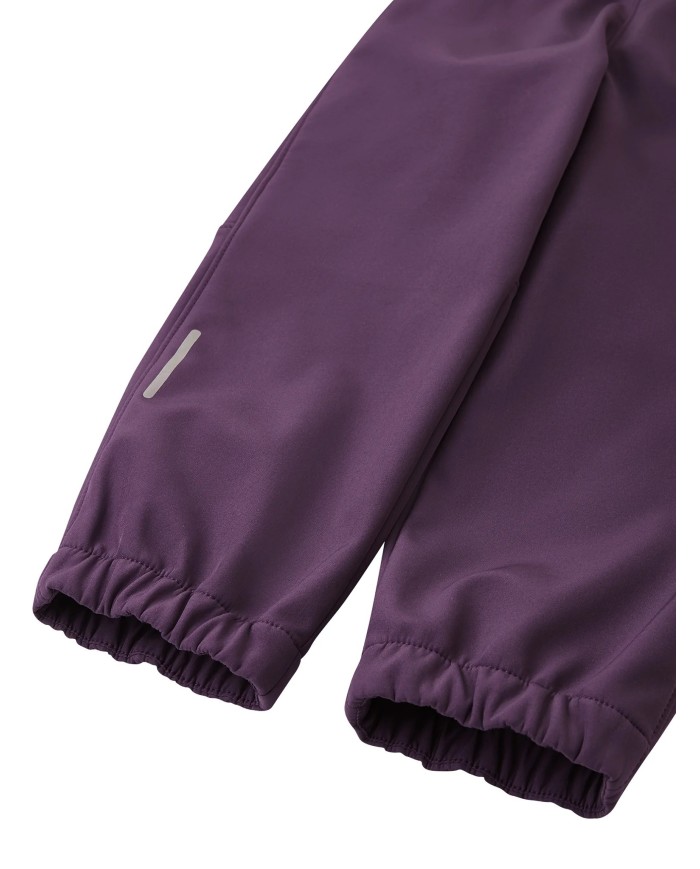 Bernumode | Reima: SoftShell водонепроницаемые брюки для девочек, Oikotie 41,28 € Детские брюки из софтшелла с защитой от ветра. Свободный крой с регулируемым эластичным поясом. Флисовая подкладка для дополнительного тепла и комфорта. Легко надеваются.
Обратите внимание, что швы не герметичны, поэтому изделие не является полностью водонепроницаемым.
Эти дышащие и ветрозащитные детские брюки выполнены из софтшелл-материала Reima с водо- и грязеотталкивающими свойствами, в составе которого есть переработанные волокна. Благодаря флисовой подкладке, эластичному регулируемому поясу и резинкам на манжетах эта модель очень удобна в носке.


Защищают от ветра снаружи, при этом пропускают воздух


Прочное соединение материалов, флис на обратной стороне для дополнительного тепла


Эластичный, регулируемый пояс


Эластичные манжеты на штанинах


Размеры 92-128 с кнопками для петель на штанинах


Светоотражающие детали




