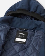 Bernumode | Reima: Starpsezonas jaka zēnam, SYMPPIS (80g) 65,29 € Retro stila jaka bērniem ar izšūtu oderi. Pilnībā ūdensnecaurlaidīga un izgatavota no pārstrādātiem materiāliem.
Reimatec bērnu ūdensnecaurlaidīgā Symppis jaka ar vieglu izolāciju ir klasiskā stilā, taisna piegriezuma un ar lielām atstarojošām detaļām. Drošs, noņemams kapuce ar ribotām malām, kas aizsargā galvu no vēja, elastīgas aproces, kas aiztur aukstumu, un lielas kabatas ar atloka aizdari, lai saglabātu jūsu dārgumus drošībā – visas šīs īpašības ir paredzētas, lai aizsargātu jūsu mazo piedzīvojumu meklētāju no nelabvēlīgiem laikapstākļiem. Daļa šķiedru ir pārstrādāta. Padariet katru dienu videi draudzīgāku!


Atsegti šuves, hermetizētas ūdensnecaurlaidības nodrošināšanai


Ūdens- un vēja necaurlaidīgs, elpojošs, netīrumus atgrūdošs materiāls


Izturīgs materiāls


Vieglā izolācija


Gluda poliestera oderes materiāls


Drošs, noņemams kapuce


Mīksta ribota apdare kapuces malā


Elastīgas aproces


Divas kabatas ar atloka aizdari


Regulējams apakšmala


Atstarojošas detaļas


Parasta mašīnu mazgāšana siltā ūdenī (40°C). Neizmantojiet balinātājus. Gludināt pie zemākas temperatūras. Neķīmiskā tīrīšana. Žāvēt pie zemākas temperatūras.

