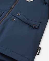 Bernumode | Reima: Демисезонная куртка на мальчика,  SYMPPIS (80г) 65,29 € Куртка в ретро-стиле для детей с утепленной подкладкой. Полностью водонепроницаемая и выполнена из переработанных материалов.
Водонепроницаемая куртка Symppis от Reimatec для детей с легкой изоляцией в классическом стиле, прямого кроя и с большими светоотражающими деталями. Безопасный съемный капюшон с ребристым краем для защиты головы от ветра, эластичные манжеты, которые не позволяют холоду проникнуть внутрь, и большие карманы с клапанами для хранения сокровищ — все эти особенности созданы, чтобы защитить вашего маленького путешественника от любых неблагоприятных погодных условий. Часть волокон переработаны. Сделайте каждый день более экологичным!


Герметично запечатанные внешние швы


Водонепроницаемый, ветрозащитный, дышащий, грязеотталкивающий материал


Прочный материал


Легкая изоляция


Гладкая подкладка из полиэстера


Безопасный съемный капюшон


Мягкая ребристая отделка капюшона


Эластичные манжеты


Два кармана с клапанами


Регулируемый низ


Светоотражающие детали


Стирка в машине при температуре 40°C. Не отбеливать. Гладить при низкой температуре. Не подвергать химической чистке. Сушка при низкой температуре.
