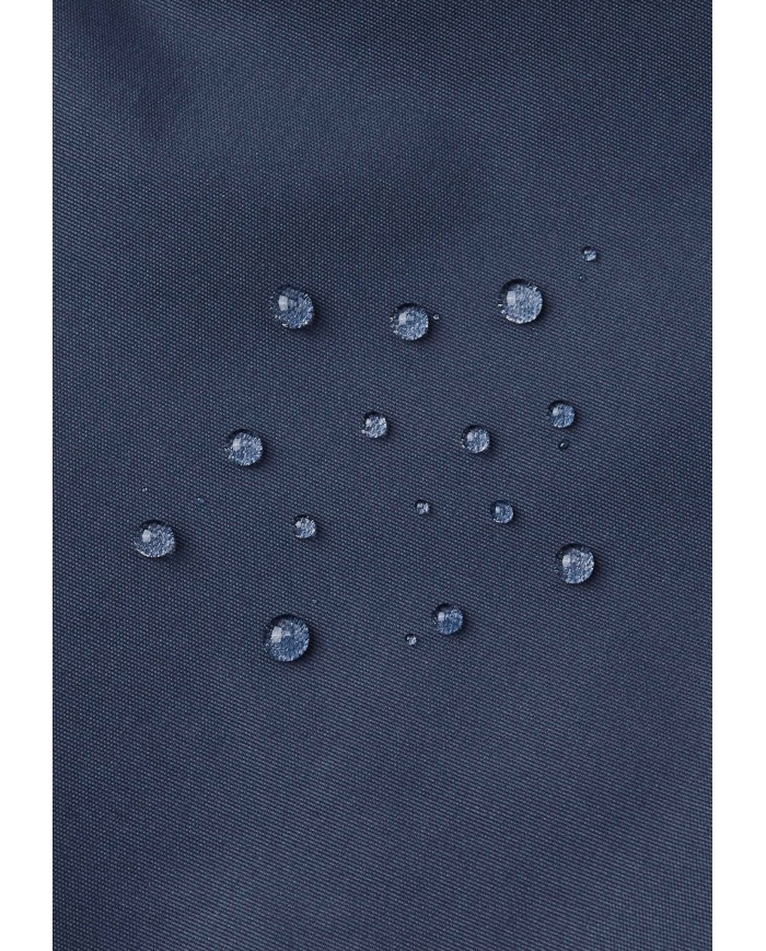 Bernumode | Reima: Starpsezonas bērnu kombinezons, Marte Mid (80 g) 70,25 € Šis viegli izolētais retro kombinezons mazuļiem ir ideāls izvēle maigākiem ziemas apstākļiem. Sacietojiet „moi” mūsu klasiskajam mazuļu viengabala kombinezonam, kas iedvesmots no raksturīgā Reima dizaina stila 1970. gados. Tas tika ieviests pirmo reizi 2014. gadā, un pateicoties drosmīgajām iezīmēm un nepiekāpīgajai funkcionalitātei, tas nekavējoties kļuva par hitu starp Ziemeļvalstu vecākiem.
Laika gaitā mēs esam saglabājuši vieglo izolāciju, plašos kabatas un mīkstos ribotās aproces, taču pievienojām mazas ģeniālas detaļas, lai padarītu šo viengabala kombinezonu vēl funkcionālāku un vēl labāk piemērotu. Pievienojiet jaunas svaigas krāsas, un jūs sapratīsiet, kāpēc vecāki un bērni to ir mīlējuši gadiem ilgi.


Visi šuves hermetizēti un ūdensnecaurlaidīgi


Izturīgs materiāls


Ūdens- un vēja necaurlaidīgs, elpojošs, netīrumus atgrūdošs materiāls


Gluda poliestera oderes materiāls


Vieglā izolācija


Uzturēta sēdvieta


Drošs, noņemams kapuce


Mīksta ribotā apdare kapuces malā un aprocēs


Divas kabatas ar atloka aizdari


Regulējama vidukļa iekšpuse


Noņemamas, regulējamas un izturīgas silikona pēdu cilpas


Elastīgi kāju gali


Atstarojošas detaļas


Parasta mašīnu mazgāšana siltā ūdenī (40°C). Neizmantojiet balinātājus. Gludināt pie zemākas temperatūras. Neķīmiskā tīrīšana. Žāvēt pie zemākas temperatūras.

