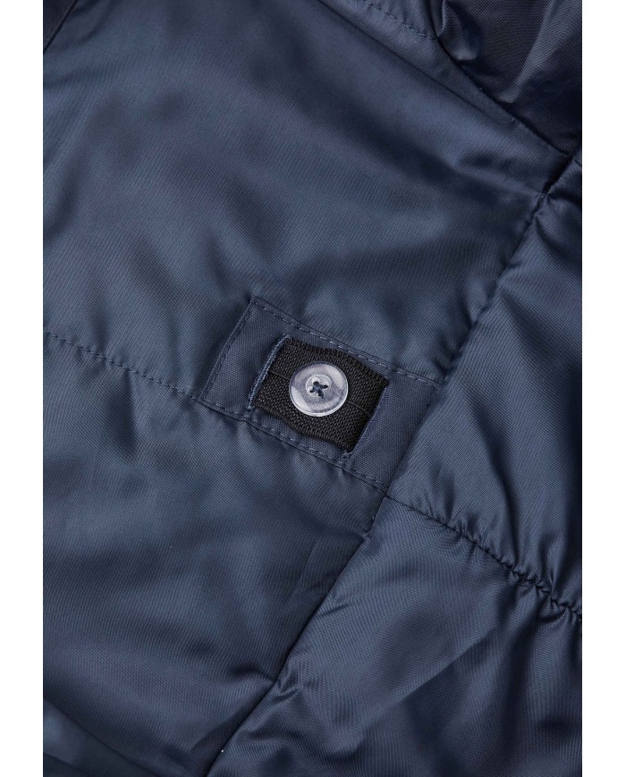 Bernumode | Reima: Starpsezonas bērnu kombinezons, Marte Mid (80 g) 70,25 € Šis viegli izolētais retro kombinezons mazuļiem ir ideāls izvēle maigākiem ziemas apstākļiem. Sacietojiet „moi” mūsu klasiskajam mazuļu viengabala kombinezonam, kas iedvesmots no raksturīgā Reima dizaina stila 1970. gados. Tas tika ieviests pirmo reizi 2014. gadā, un pateicoties drosmīgajām iezīmēm un nepiekāpīgajai funkcionalitātei, tas nekavējoties kļuva par hitu starp Ziemeļvalstu vecākiem.
Laika gaitā mēs esam saglabājuši vieglo izolāciju, plašos kabatas un mīkstos ribotās aproces, taču pievienojām mazas ģeniālas detaļas, lai padarītu šo viengabala kombinezonu vēl funkcionālāku un vēl labāk piemērotu. Pievienojiet jaunas svaigas krāsas, un jūs sapratīsiet, kāpēc vecāki un bērni to ir mīlējuši gadiem ilgi.


Visi šuves hermetizēti un ūdensnecaurlaidīgi


Izturīgs materiāls


Ūdens- un vēja necaurlaidīgs, elpojošs, netīrumus atgrūdošs materiāls


Gluda poliestera oderes materiāls


Vieglā izolācija


Uzturēta sēdvieta


Drošs, noņemams kapuce


Mīksta ribotā apdare kapuces malā un aprocēs


Divas kabatas ar atloka aizdari


Regulējama vidukļa iekšpuse


Noņemamas, regulējamas un izturīgas silikona pēdu cilpas


Elastīgi kāju gali


Atstarojošas detaļas


Parasta mašīnu mazgāšana siltā ūdenī (40°C). Neizmantojiet balinātājus. Gludināt pie zemākas temperatūras. Neķīmiskā tīrīšana. Žāvēt pie zemākas temperatūras.

