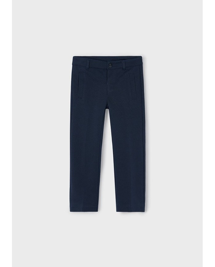 Bernumode | Mayoral: Zēnu bikses 21,07 € Garās bikses zēniem, chinos stila, taisna piegriezuma, ideāli piemērotas īpašiem elegantiem gadījumiem. Aizdare ar rāvējslēdzēju un pogu. Regulējams elastīgs vidukļa gumijas siksna ar pogām iekšpusē labākai piegulšanai. Interloka audums ar dubultslāņu struktūru, ideāli piemērots siltuma saglabāšanai. Modelis ar krokojumiem.