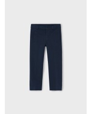 Bernumode | Mayoral: Брюки на мальчика 21,07 € Длинные брюки для мальчиков в стиле «чино» с прямым кроем, идеально подходят для самых элегантных случаев. Застёгиваются на молнию и пуговицу. Регулируемая эластичная резинка с пуговицами внутри пояса для лучшей посадки. Ткань интерлок с двуслойной структурой, отлично сохраняет тепло. Модель с защипами.