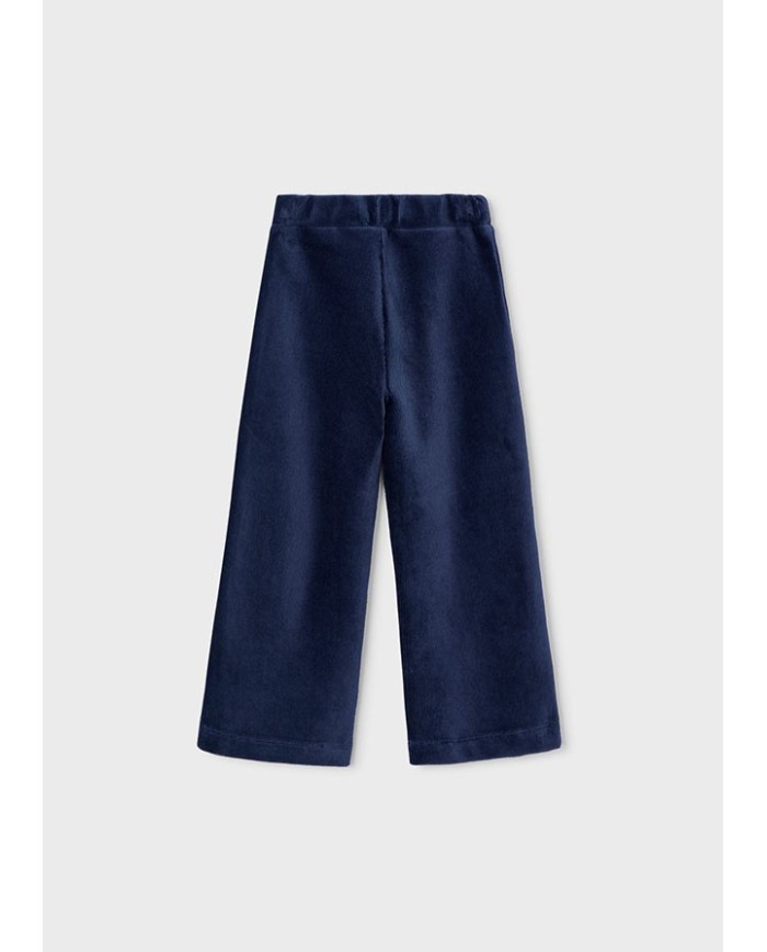 Bernumode | Mayoral: Трикотажные брюки на девочку 21,07 € Брюки для девочек. Регулируемая эластичная резинка с пуговицами внутри пояса для оптимальной посадки. Тёплая ткань из вельвета, очень комфортная и мягкая. Модель с махровой изнанкой. Функциональные карманы спереди.