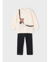 Bernumode | Mayoral: Komplekts meitenei (pulovers un legingi) 32,64 € Meiteņu komplekts: džemperis un legingi komplektā.Džemperis ar garām piedurknēm, apaļa kakla izgriezums. Dekoratīvi elementi: apdruka.Meiteņu legingi ar elastīgu jostasvietu ērtai valkāšanai.