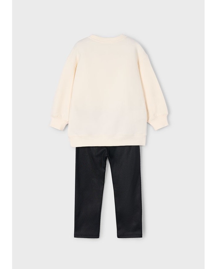 Bernumode | Mayoral: Pullover leggings set for girl €32.64 Girls’ set: sweatshirt and matching leggings.Long-sleeve sweatshirt with a round neckline. Decorative elements: print.Girls’ leggings with an elastic waistband for a comfortable fit.
