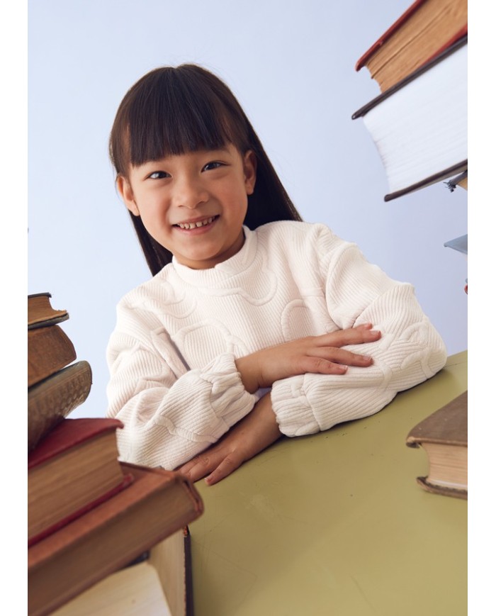 Bernumode | Mayoral: Padded tracksuit for girl €32.64 Two-piece tracksuit for girls: sweatshirt and long pants.Long-sleeve sweatshirt with a round neckline. Snap button closure at the back. Quilted-effect textile exterior.Girls’ pants with an elastic waistband, smooth design.