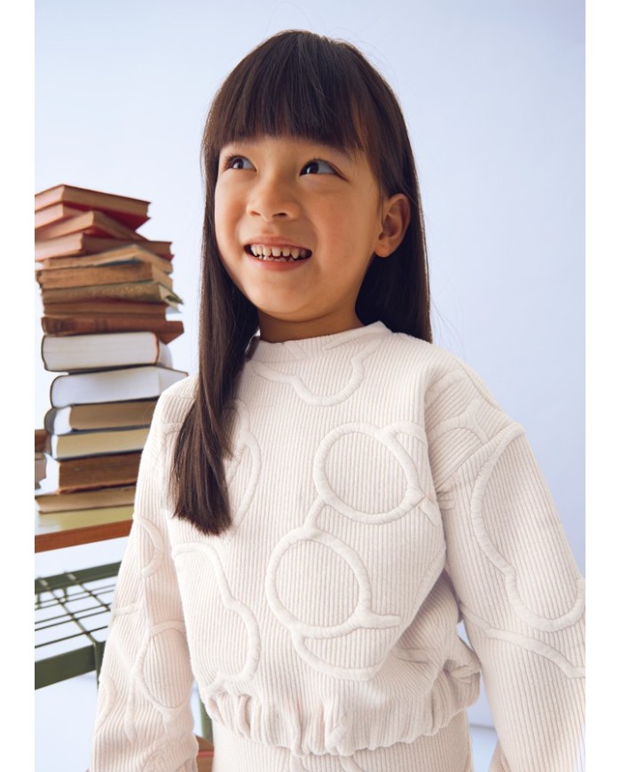 Bernumode | Mayoral: Padded tracksuit for girl €32.64 Two-piece tracksuit for girls: sweatshirt and long pants.Long-sleeve sweatshirt with a round neckline. Snap button closure at the back. Quilted-effect textile exterior.Girls’ pants with an elastic waistband, smooth design.