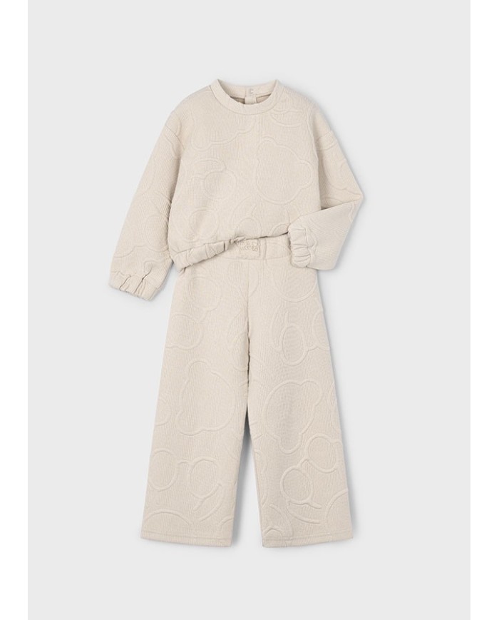 Bernumode | Mayoral: Padded tracksuit for girl €32.64 Two-piece tracksuit for girls: sweatshirt and long pants.Long-sleeve sweatshirt with a round neckline. Snap button closure at the back. Quilted-effect textile exterior.Girls’ pants with an elastic waistband, smooth design.