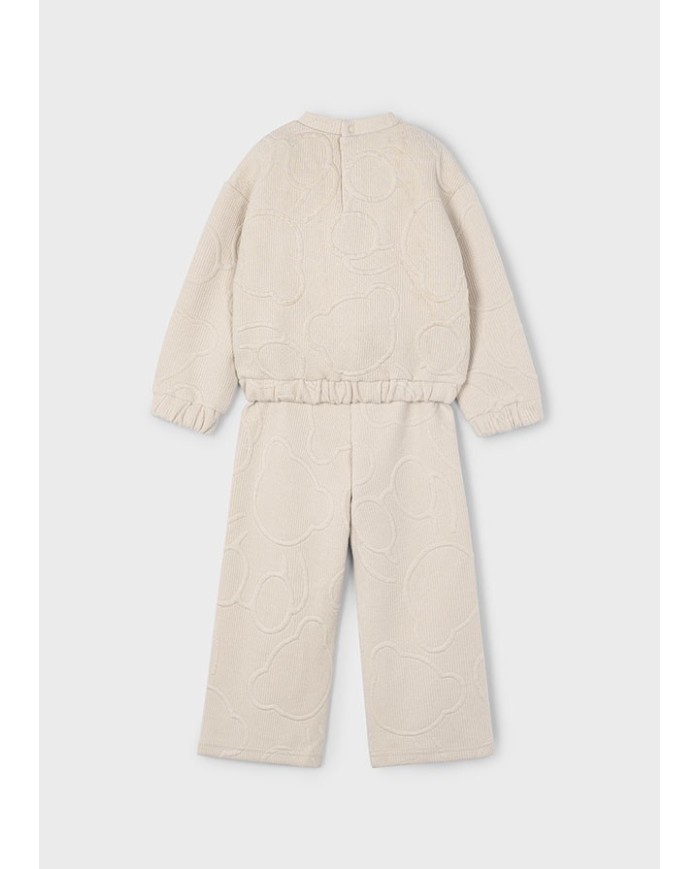 Bernumode | Mayoral: Padded tracksuit for girl €32.64 Two-piece tracksuit for girls: sweatshirt and long pants.Long-sleeve sweatshirt with a round neckline. Snap button closure at the back. Quilted-effect textile exterior.Girls’ pants with an elastic waistband, smooth design.