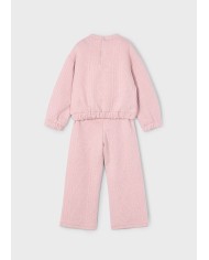 Bernumode | Mayoral: Padded tracksuit for girl €32.64 Two-piece tracksuit for girls: sweatshirt and long pants.Long-sleeve sweatshirt with a round neckline. Snap button closure at the back. Quilted-effect textile exterior.Girls’ pants with an elastic waistband, smooth design.
