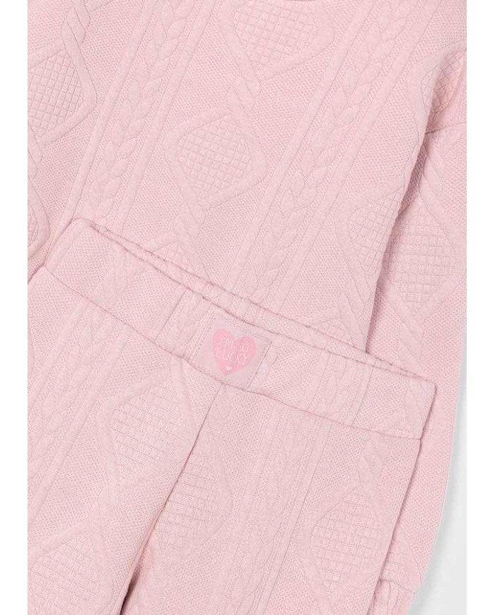Bernumode | Mayoral: Padded tracksuit for girl €32.64 Two-piece tracksuit for girls: sweatshirt and long pants.Long-sleeve sweatshirt with a round neckline. Snap button closure at the back. Quilted-effect textile exterior.Girls’ pants with an elastic waistband, smooth design.
