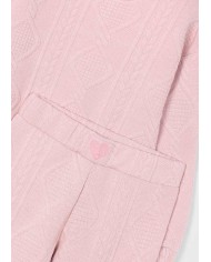 Bernumode | Mayoral: Padded tracksuit for girl €32.64 Two-piece tracksuit for girls: sweatshirt and long pants.Long-sleeve sweatshirt with a round neckline. Snap button closure at the back. Quilted-effect textile exterior.Girls’ pants with an elastic waistband, smooth design.
