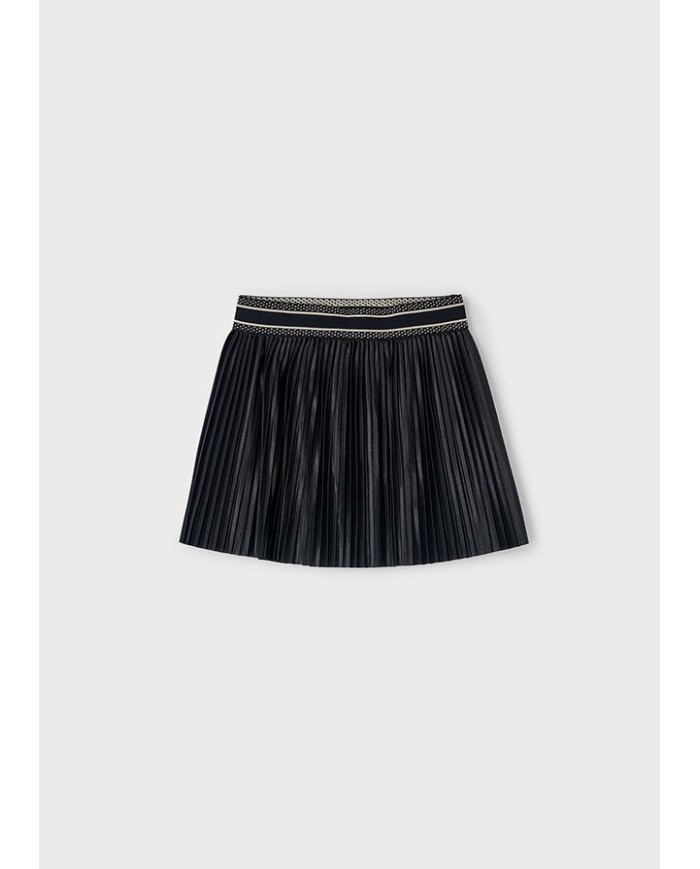 Bernumode | Mayoral: Pleated skirt for girl €21.07 Girls’ skirt with an elastic waistband. Pleated design with a soft polyester lining. Made with recycled polyester.