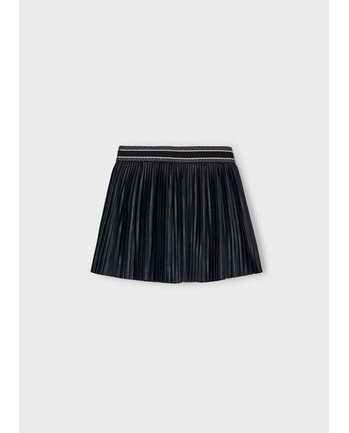 Bernumode | Mayoral: Pleated skirt for girl €21.07 Girls’ skirt with an elastic waistband. Pleated design with a soft polyester lining. Made with recycled polyester.