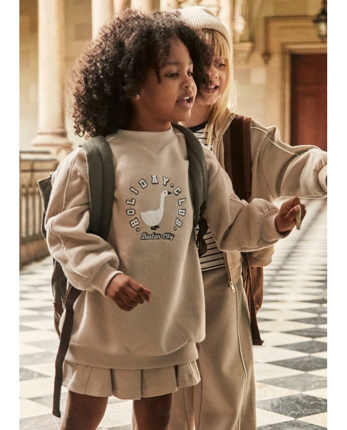 Bernumode | Mayoral: Fleece stipes dress for girl €27.19 Girls’ long-sleeve dress with a round neckline. Made from warm thick fleece fabric, perfect for cold months. Decorative elements include a decorative applique, contrast decorative bands, and embroidery.