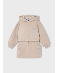 Bernumode | Mayoral: Комплект на девочку (Байка с капюшоном и юбка) 32,64 € Оригинальный комплект для девочек. Свитшот с длинными рукавами и капюшоном, эластичной талией. Элементы декора: вышивка. Юбка с эластичной талией и боковыми карманами, удобная и практичная для повседневной носки.

