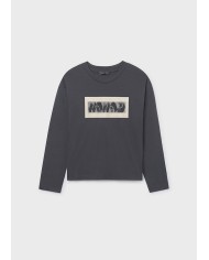 Bernumode | Mayoral: Zēnu T-krekls ar garām piedurknēm 16,45 € Garām piedurknēm T-krekls zēniem ar apaļu izgriezumu. Dekoratīvs elements — reljefs druka ar augstu blīvumu, kas piešķir stilīgu un modernu izskatu. Lieliski piemērots ikdienas valkāšanai un krāsainu tēlu radīšanai.