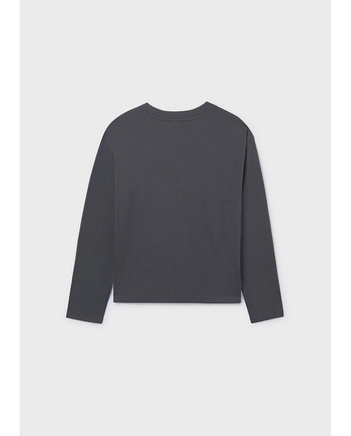 Bernumode | Mayoral: Zēnu T-krekls ar garām piedurknēm 16,45 € Garām piedurknēm T-krekls zēniem ar apaļu izgriezumu. Dekoratīvs elements — reljefs druka ar augstu blīvumu, kas piešķir stilīgu un modernu izskatu. Lieliski piemērots ikdienas valkāšanai un krāsainu tēlu radīšanai.