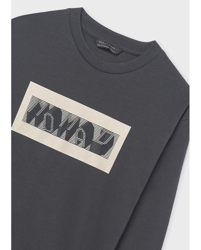 Bernumode | Mayoral: Футболка с длинным рукавом на мальчика 16,45 € Длинная футболка для мальчиков с круглым вырезом. Декоративный элемент — рельефный принт высокой плотности, придающий стильный и современный вид. Отличный вариант для повседневной носки и создания ярких образов.
