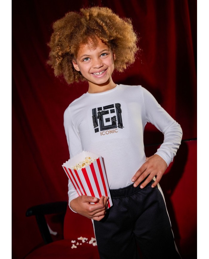 Bernumode | Mayoral: Футболка с длинным рукавом на девочку 18,10 € Длинная футболка для девочек с круглым вырезом. Выполнена из мягкого эластичного хлопка для максимального комфорта в повседневной носке. Элементы декора: пайетки. При выборе нашей хлопковой продукции вы поддерживаете нашу инвестицию в инициативу Better Cotton. Хлопок Better Cotton производится по системе балансировки массы и не может быть физически отслежен до конечных продуктов, однако производители хлопка получают выгоду от спроса на Better Cotton в эквивалентных объемах.
