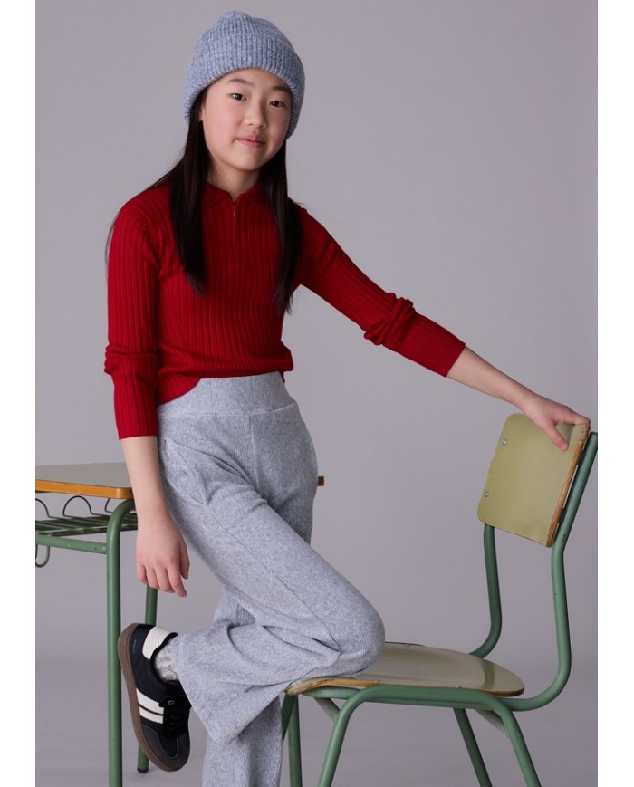 Bernumode | Mayoral: Corduroy trouser for girls €23.88 Flared pants for girl with wide hem. Elastic waistband for a comfortable fit. Made of warm and soft corduroy knit fabric, providing comfort and coziness for everyday wear.
