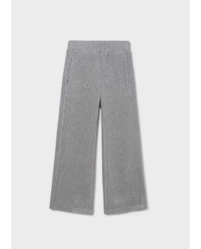 Bernumode | Mayoral: Corduroy trouser for girls €23.88 Flared pants for girl with wide hem. Elastic waistband for a comfortable fit. Made of warm and soft corduroy knit fabric, providing comfort and coziness for everyday wear.
