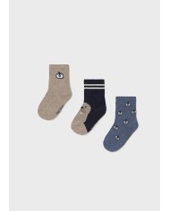 Bernumode | Mayoral: Set of 3 socks for boy €7.36 Set of 3 pairs of socks made with organic cotton. Soft and comfortable, perfect for everyday wear. Gentle on the child’s skin and keeps feet warm.