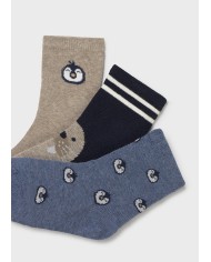 Bernumode | Mayoral: Set of 3 socks for boy €7.36 Set of 3 pairs of socks made with organic cotton. Soft and comfortable, perfect for everyday wear. Gentle on the child’s skin and keeps feet warm.