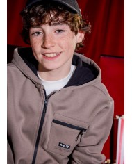 Bernumode | Mayoral: Кофта на молнии с капюшоном, на мальчика 30,17 € Толстовка с длинными рукавами для мальчика. Капюшон. Центральная застёжка-молния спереди. Модель с множеством карманов. Декоративные элементы: рельефная отделка (high density print), принт (serigraphy print).
