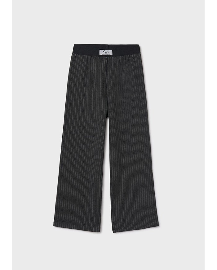 Bernumode | Mayoral: Long trousers for girls €27.19 Girls’ trousers with an elastic waistband for a comfortable fit. Perfect for everyday wear and active play.
