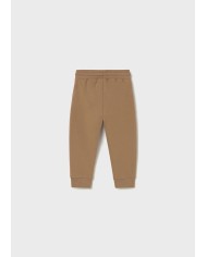 Bernumode | Mayoral: Basic cuffed fleece trousers for boy €10.66 Long sporty pants for babies, designed for maximum comfort. Elastic waistband with drawstring. Warm thick fleece fabric, perfect for cold months. Reinforced knees inside to prevent wear and provide extra durability. Elastic cuffs for a better fit. Side pockets. Part of the Mayoral Basic collection, an essential piece in any baby’s wardrobe to complete any look.