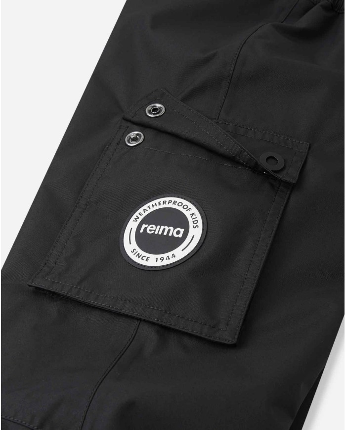 Bernumode | Reima: Демисезонные детские брюки на лямках ReimaTec, Tiksi (80 г) 56,12 € Эти водоотталкивающие, с легкой изоляцией брюки с подтяжками Reimatec невероятно универсальны. Присмотревшись внимательнее к этому стилю от Reima Originals, вы заметите все маленькие детали, которые делают большую разницу.
Почему эти брюки называются Tiksi? Это игривое прозвище города Тиккурила в Финляндии. Он расположен рядом с главным офисом Reima, и часто можно увидеть, как активные дети играют во дворе. Поскольку финны поддерживают равенство, дизайнеры Reima создали этот стиль, который подходит как для мальчиков, так и для девочек. В темные осенние и зимние вечера ваш ребенок будет сиять благодаря большим отражающим принтам. Подтяжки помогут удерживать брюки на месте во время активных переворотов и веселых катаний.
• Все швы герметично заделаны, водоотталкивающие• Прочный материал• Водо- и ветрозащитный, дышащий, грязеотталкивающий материал• Гладкая полиэстеровая подкладка• Легкая изоляция• Карманы с клапанами на кнопках• Регулируемые и съемные эластичные подтяжки• Эластичные манжеты на штанинах• Съемные, регулируемые и прочные силиконовые петли для ног до размера 128 см• Отражающие детали
Машинная стирка при температуре 40°C. Не отбеливать. Гладить при низкой температуре. Не химчистить. Сушка при низкой температуре.
 Bernumode | Reima: Демисезонные детские брюки на лямках ReimaTec, Tiksi (80 г) 56,12 € Эти водоотталкивающие, с легкой изоляцией брюки с подтяжками Reimatec невероятно универсальны. Присмотревшись внимательнее к этому стилю от Reima Originals, вы заметите все маленькие детали, которые делают большую разницу.
Почему эти брюки называются Tiksi? Это игривое прозвище города Тиккурила в Финляндии. Он расположен рядом с главным офисом Reima, и часто можно увидеть, как активные дети играют во дворе. Поскольку финны поддерживают равенство, дизайнеры Reima создали этот стиль, который подходит как для мальчиков, так и для девочек. В темные осенние и зимние вечера ваш ребенок будет сиять благодаря большим отражающим принтам. Подтяжки помогут удерживать брюки на месте во время активных переворотов и веселых катаний.
• Все швы герметично заделаны, водоотталкивающие• Прочный материал• Водо- и ветрозащитный, дышащий, грязеотталкивающий материал• Гладкая полиэстеровая подкладка• Легкая изоляция• Карманы с клапанами на кнопках• Регулируемые и съемные эластичные подтяжки• Эластичные манжеты на штанинах• Съемные, регулируемые и прочные силиконовые петли для ног до размера 128 см• Отражающие детали
Машинная стирка при температуре 40°C. Не отбеливать. Гладить при низкой температуре. Не химчистить. Сушка при низкой температуре.
