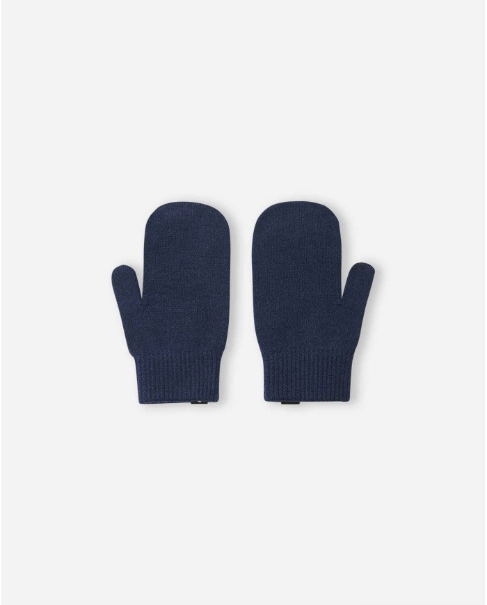 Bernumode | Reima: Детские варежки из мериносовой шерсти, Sumppu 10,66 € Эти детские варежки изготовлены из мягкой и тёплой шерстяной смеси.
Окутайте ручки вашего малыша уютом с варежками Sumppu. Связанные из мягкой и тёплой шерстяной пряжи, они идеально подходят для прохладных прогулок на свежем воздухе. Эластичный материал обеспечивает плотную посадку и защищает от холода. Благодаря отсутствию подкладки варежки остаются лёгкими и удобными, а также отлично подходят как дополнительный слой под водонепроницаемые варежки в самые холодные и сырые дни.Наслаждайтесь естественным теплом шерсти и дарите ребёнку комфорт даже в морозную погоду.
Мягкая и тёплая шерстяная смесь. Без подкладки.
Уход: стирать с вещами схожих цветов. Использовать средство для шерсти. Формировать форму при сушке. Усадка до 5%. Не отбеливать. Не гладить. Не подвергать химчистке. Не сушить в сушильной машине.

Размерность варежек:
1/2 - 6-24 месяца
3/4 - 2-6 лет

