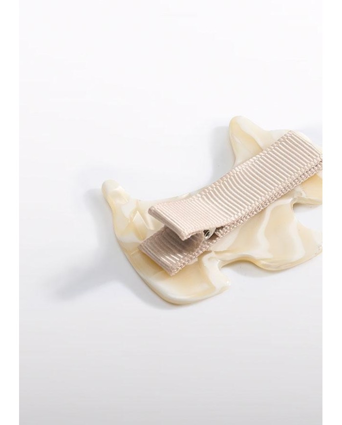 Bernumode | Abel&Lula: Заколка для волос в форме собачки 9,01 € Очаровательная заколка для волос Abel&Lula в форме милой собачки станет стильным акцентом в детском образе. Идеально сочетается как с праздничными платьями, так и с повседневными нарядами, добавляя нотку нежности и игривого шарма. Аккуратно выполненная с вниманием к деталям, она надёжно фиксирует прядки и придаёт причёске завершённый вид. Эта изысканная деталь подчёркивает индивидуальность юной модницы и станет любимым аксессуаром для особых случаев и на каждый день. Bernumode | Abel&Lula: Заколка для волос в форме собачки 9,01 € Очаровательная заколка для волос Abel&Lula в форме милой собачки станет стильным акцентом в детском образе. Идеально сочетается как с праздничными платьями, так и с повседневными нарядами, добавляя нотку нежности и игривого шарма. Аккуратно выполненная с вниманием к деталям, она надёжно фиксирует прядки и придаёт причёске завершённый вид. Эта изысканная деталь подчёркивает индивидуальность юной модницы и станет любимым аксессуаром для особых случаев и на каждый день.