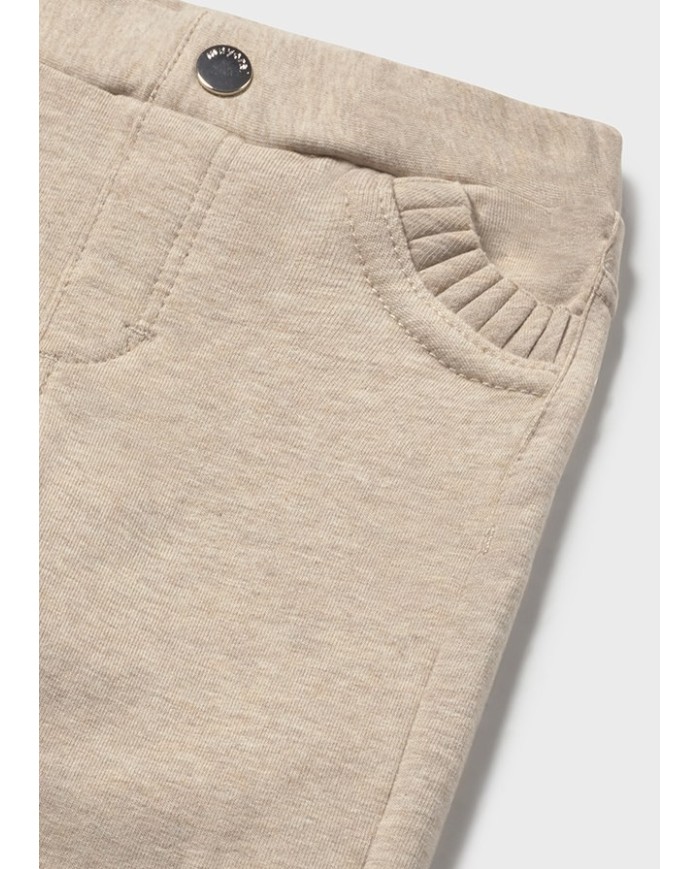 Bernumode | Mayoral: Fleece basic trousers €15.62 Baby pants with an elastic waistband. Made from warm, thick brushed fleece, perfect for colder months. Features faux front pockets and functional back pockets. Decorated with decorative ruffles. Part of the Mayoral Basic collection, an essential piece to complete any outfit.
