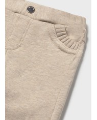 Bernumode | Mayoral: Fleece basic trousers €15.62 Baby pants with an elastic waistband. Made from warm, thick brushed fleece, perfect for colder months. Features faux front pockets and functional back pockets. Decorated with decorative ruffles. Part of the Mayoral Basic collection, an essential piece to complete any outfit.
