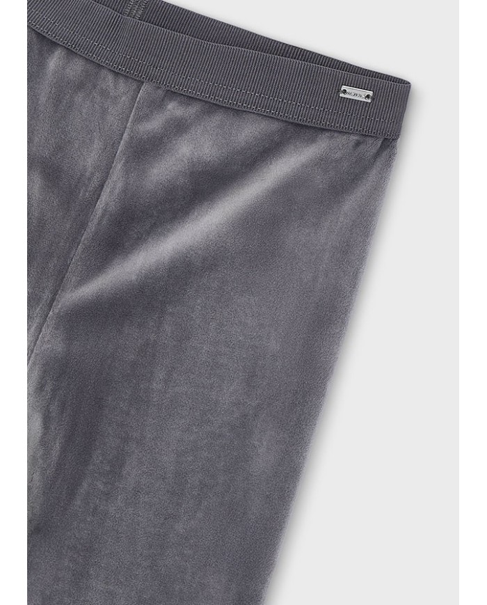 Bernumode | Mayoral: Basic velvet leggings €13.97 Leggings for girls with an elastic waistband. Made from soft, velvety fabric, giving a classic and elegant look. Part of the Mayoral Basic collection, an essential piece to complete any outfit.
 Bernumode | Mayoral: Basic velvet leggings €13.97 Leggings for girls with an elastic waistband. Made from soft, velvety fabric, giving a classic and elegant look. Part of the Mayoral Basic collection, an essential piece to complete any outfit.