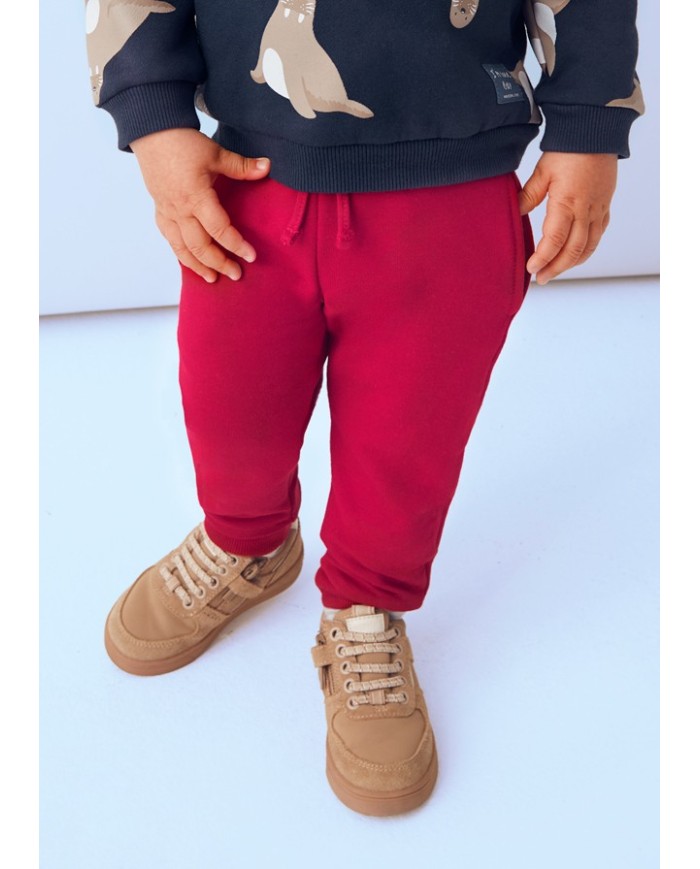 Bernumode | Mayoral: Basic cuffed fleece trousers for boy €10.66 Long sporty pants for baby, designed for maximum comfort. Elastic waistband with drawstring for a secure fit. Made from warm, thick fleece fabric (brushed fleece), perfect for colder months. Reinforced knees on the inside prevent wear and enhance durability. Elastic cuffs at the bottom for a better fit. Side pockets included. Part of the Mayoral Basic collection, an essential piece for completing any outfit.