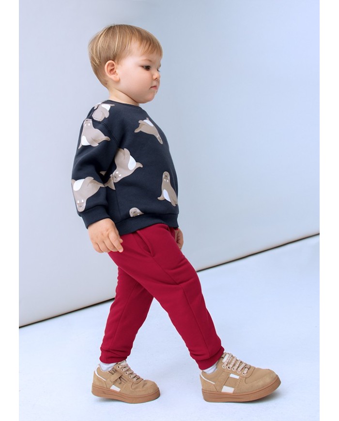 Bernumode | Mayoral: Basic cuffed fleece trousers for boy €10.66 Long sporty pants for baby, designed for maximum comfort. Elastic waistband with drawstring for a secure fit. Made from warm, thick fleece fabric (brushed fleece), perfect for colder months. Reinforced knees on the inside prevent wear and enhance durability. Elastic cuffs at the bottom for a better fit. Side pockets included. Part of the Mayoral Basic collection, an essential piece for completing any outfit.